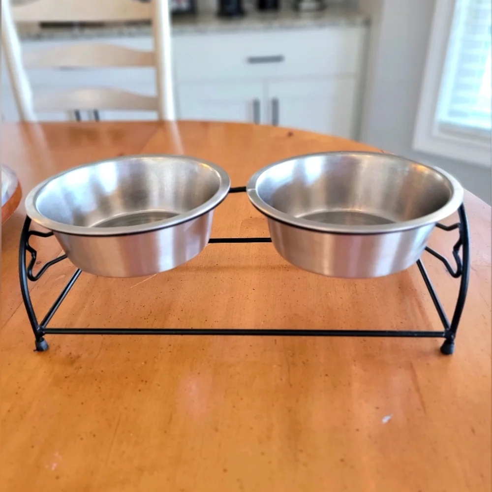 STAINLESS STEEL DOG BOWL SET IN ROD IRON FEEDER - Picture 2 of 4